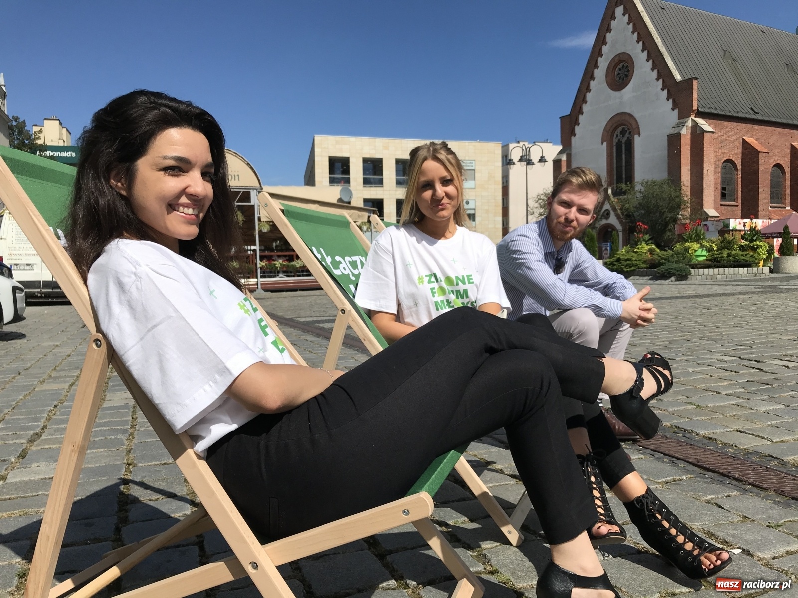 Zdjęcie w galerii na portalu naszraciborz.pl: Młodzieżowa Rada Ekologiczna na raciborskim Rynku  wiadomości z regionu