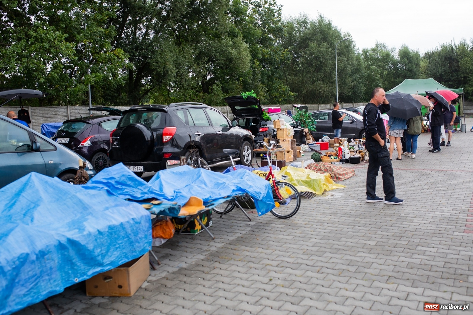 Zdjęcie w galerii na portalu naszraciborz.pl: Pogoda nie pomogła handlującym w Pietrowicach Wielkich  wiadomości z regionu