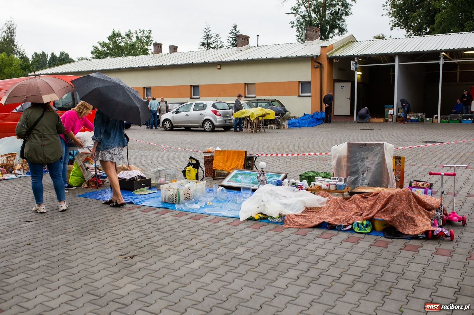 Zdjęcie w galerii na portalu naszraciborz.pl: Pogoda nie pomogła handlującym w Pietrowicach Wielkich  wiadomości z regionu