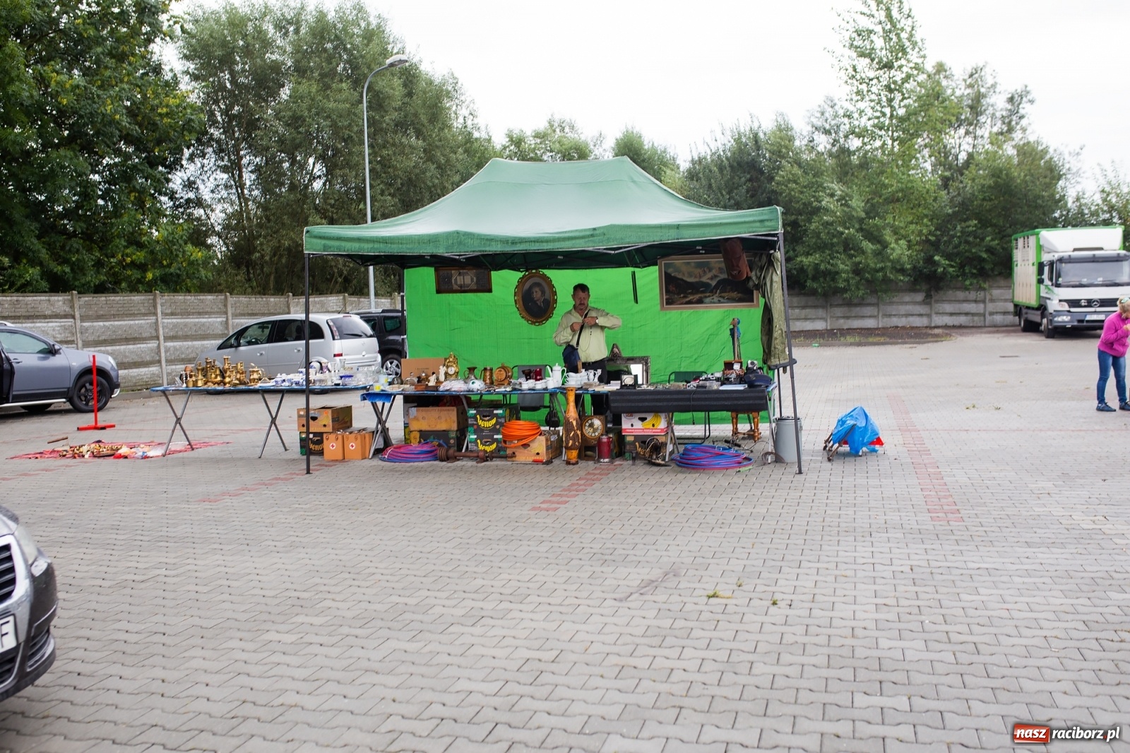 Zdjęcie w galerii na portalu naszraciborz.pl: Pogoda nie pomogła handlującym w Pietrowicach Wielkich  wiadomości z regionu