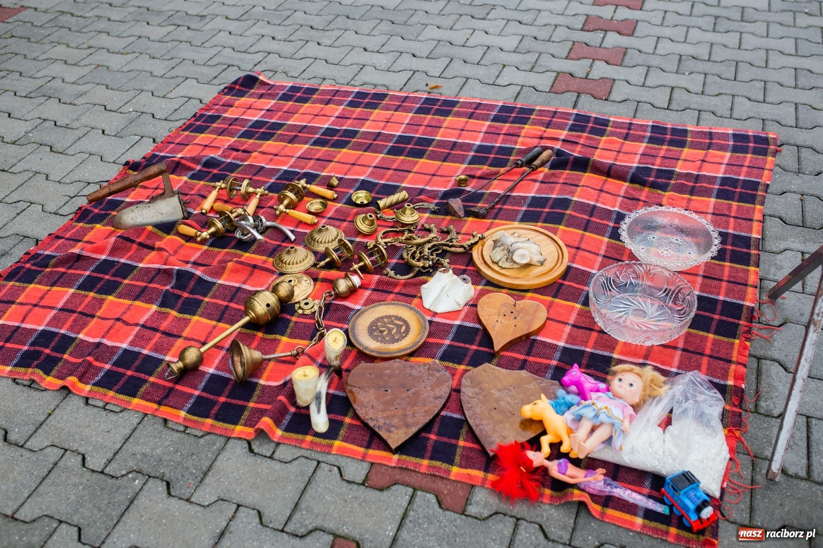 Zdjęcie w galerii na portalu naszraciborz.pl: Pogoda nie pomogła handlującym w Pietrowicach Wielkich  wiadomości z regionu