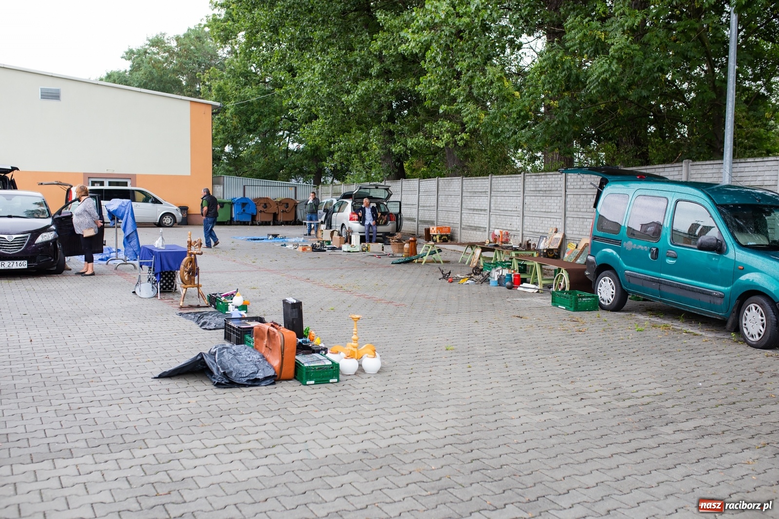 Zdjęcie w galerii na portalu naszraciborz.pl: Pogoda nie pomogła handlującym w Pietrowicach Wielkich  wiadomości z regionu