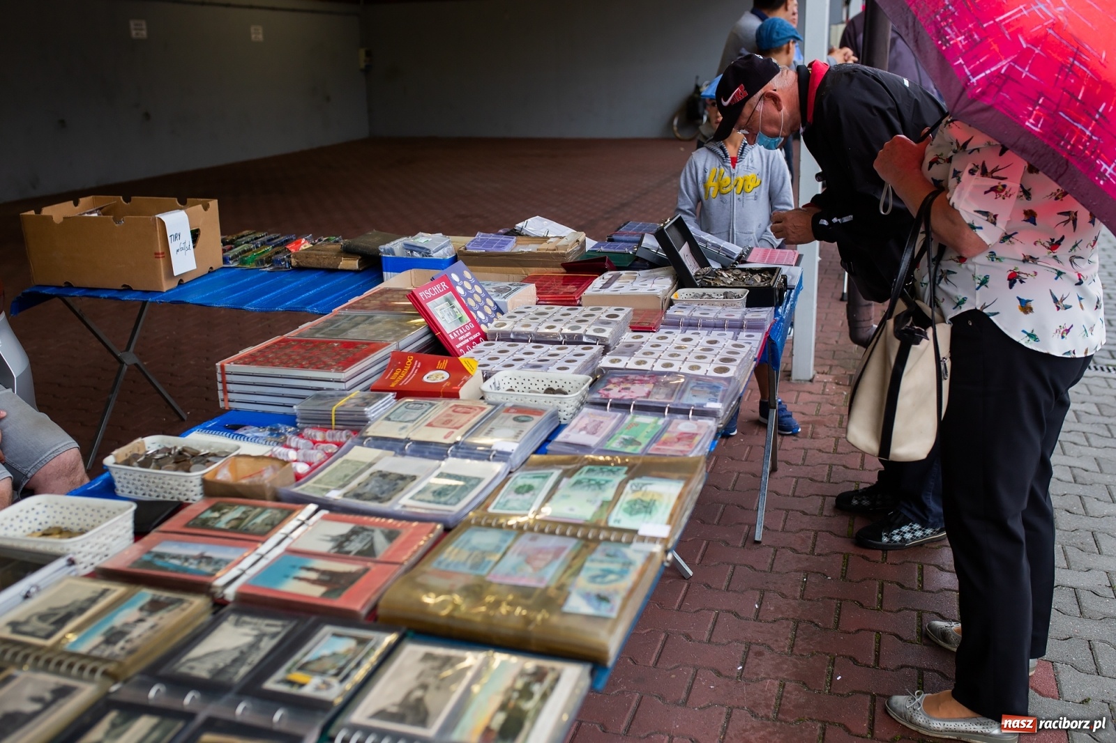 Zdjęcie w galerii na portalu naszraciborz.pl: Pogoda nie pomogła handlującym w Pietrowicach Wielkich  wiadomości z regionu