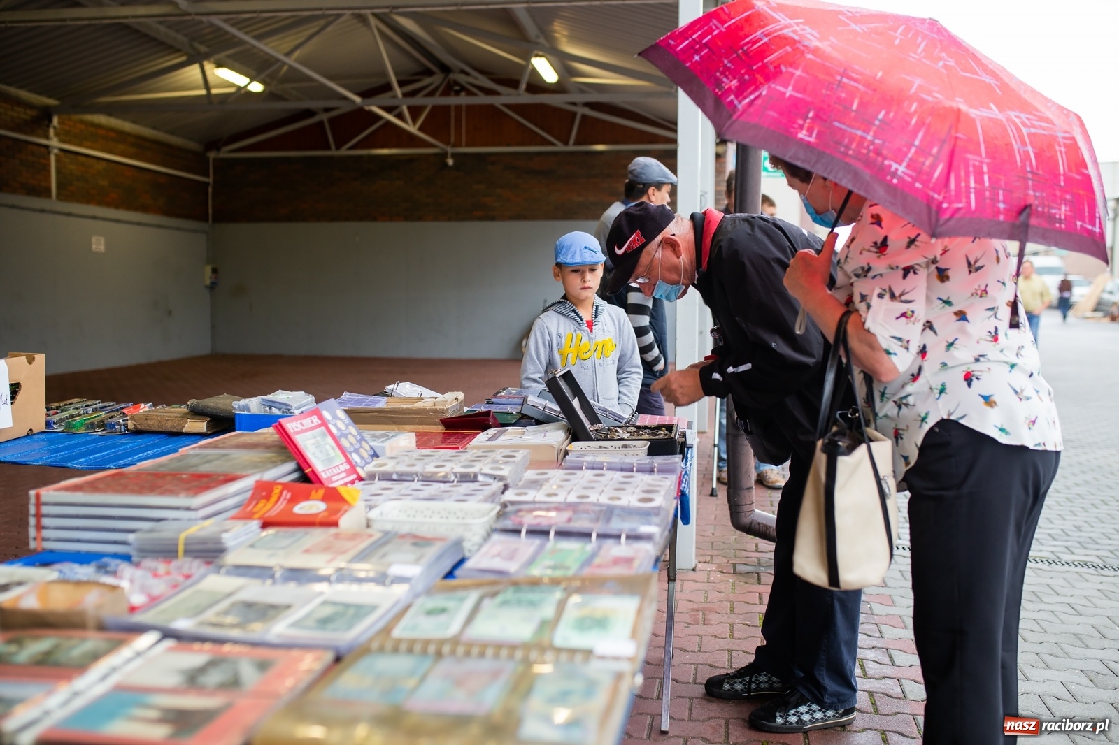 Zdjęcie w galerii na portalu naszraciborz.pl: Pogoda nie pomogła handlującym w Pietrowicach Wielkich  wiadomości z regionu