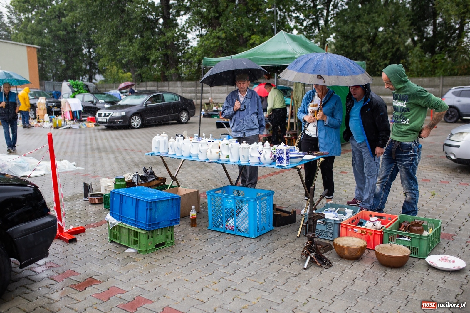 Zdjęcie w galerii na portalu naszraciborz.pl: Pogoda nie pomogła handlującym w Pietrowicach Wielkich  wiadomości z regionu