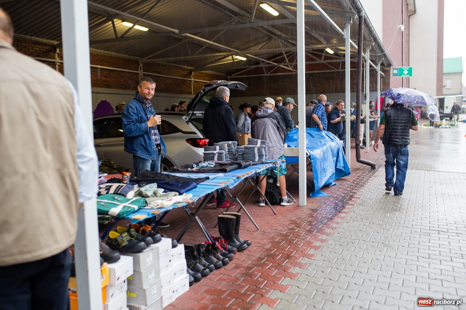 Zdjęcie w galerii na portalu naszraciborz.pl: Pogoda nie pomogła handlującym w Pietrowicach Wielkich  wiadomości z regionu