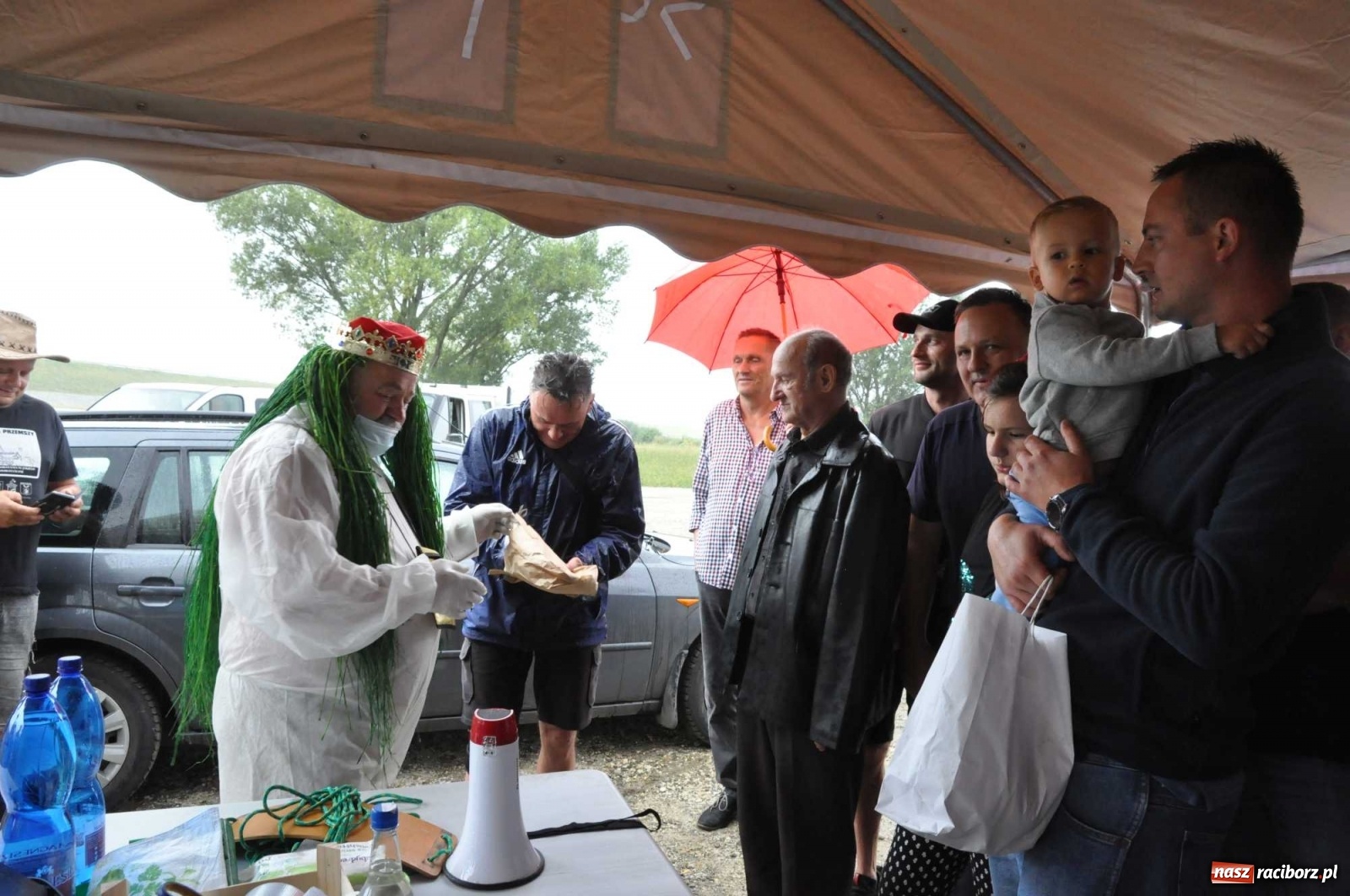 Zdjęcie w galerii na portalu naszraciborz.pl: Grill w polonezie, trumna i koronawirus. Pływadło 2020 [FOTO i WIDEO] wiadomości z regionu