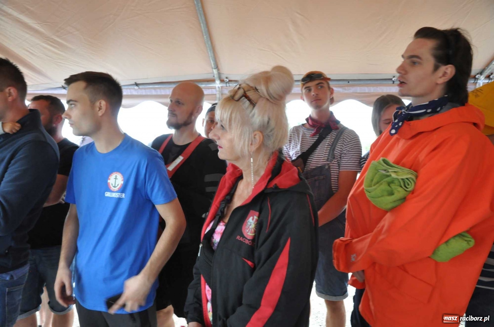 Zdjęcie w galerii na portalu naszraciborz.pl: Grill w polonezie, trumna i koronawirus. Pływadło 2020 [FOTO i WIDEO] wiadomości z regionu