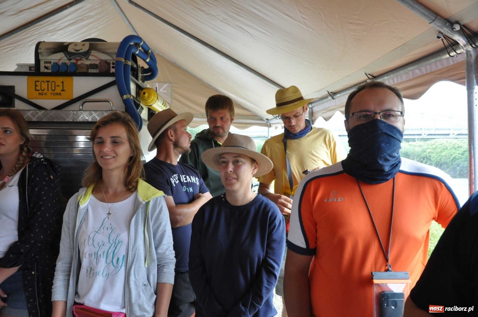 Zdjęcie w galerii na portalu naszraciborz.pl: Grill w polonezie, trumna i koronawirus. Pływadło 2020 [FOTO i WIDEO] wiadomości z regionu