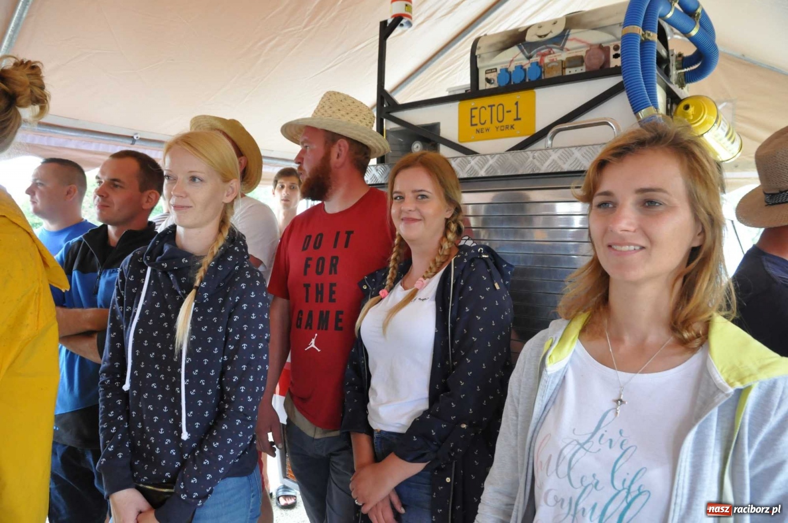 Zdjęcie w galerii na portalu naszraciborz.pl: Grill w polonezie, trumna i koronawirus. Pływadło 2020 [FOTO i WIDEO] wiadomości z regionu