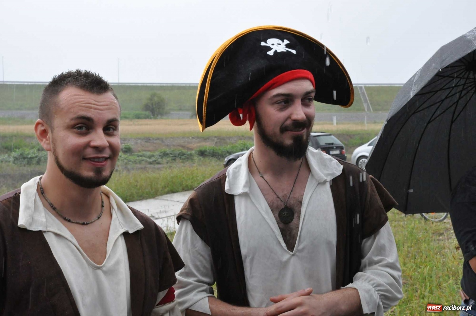 Zdjęcie w galerii na portalu naszraciborz.pl: Grill w polonezie, trumna i koronawirus. Pływadło 2020 [FOTO i WIDEO] wiadomości z regionu