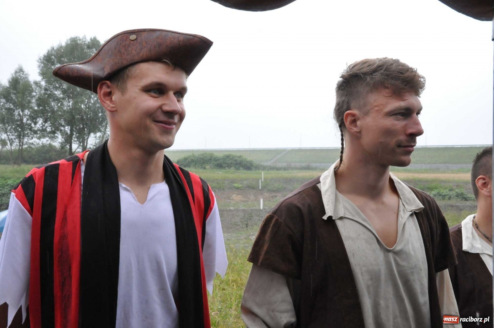 Zdjęcie w galerii na portalu naszraciborz.pl: Grill w polonezie, trumna i koronawirus. Pływadło 2020 [FOTO i WIDEO] wiadomości z regionu