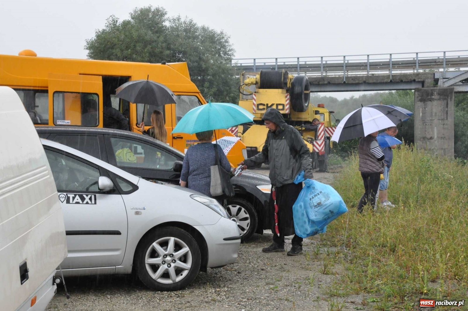 Zdjęcie w galerii na portalu naszraciborz.pl: Grill w polonezie, trumna i koronawirus. Pływadło 2020 [FOTO i WIDEO] wiadomości z regionu