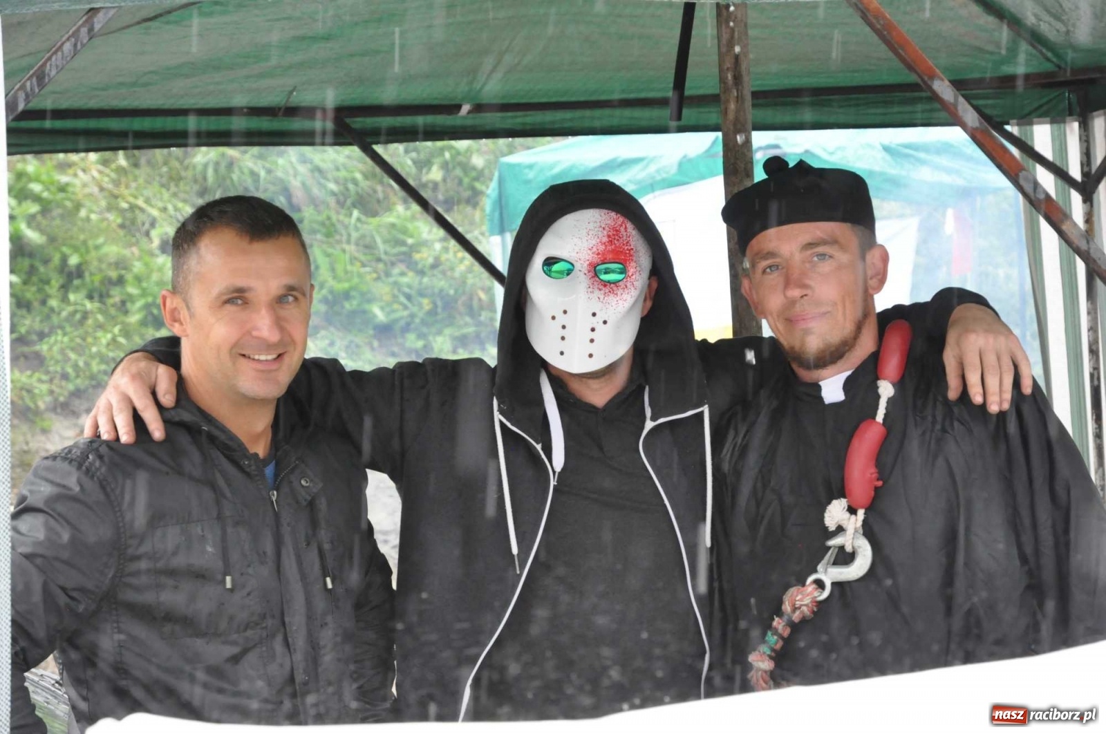 Zdjęcie w galerii na portalu naszraciborz.pl: Grill w polonezie, trumna i koronawirus. Pływadło 2020 [FOTO i WIDEO] wiadomości z regionu