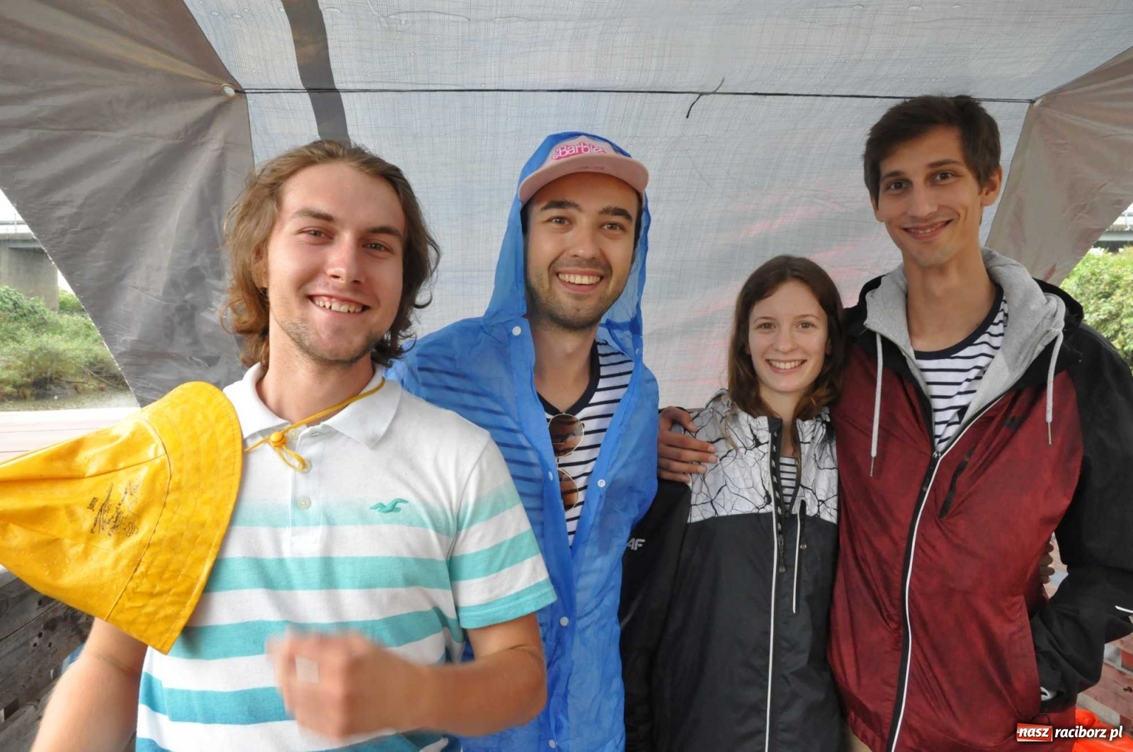 Zdjęcie w galerii na portalu naszraciborz.pl: Grill w polonezie, trumna i koronawirus. Pływadło 2020 [FOTO i WIDEO] wiadomości z regionu