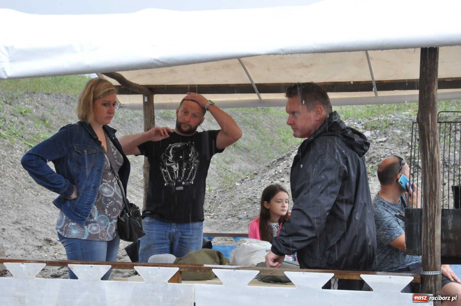 Zdjęcie w galerii na portalu naszraciborz.pl: Grill w polonezie, trumna i koronawirus. Pływadło 2020 [FOTO i WIDEO] wiadomości z regionu