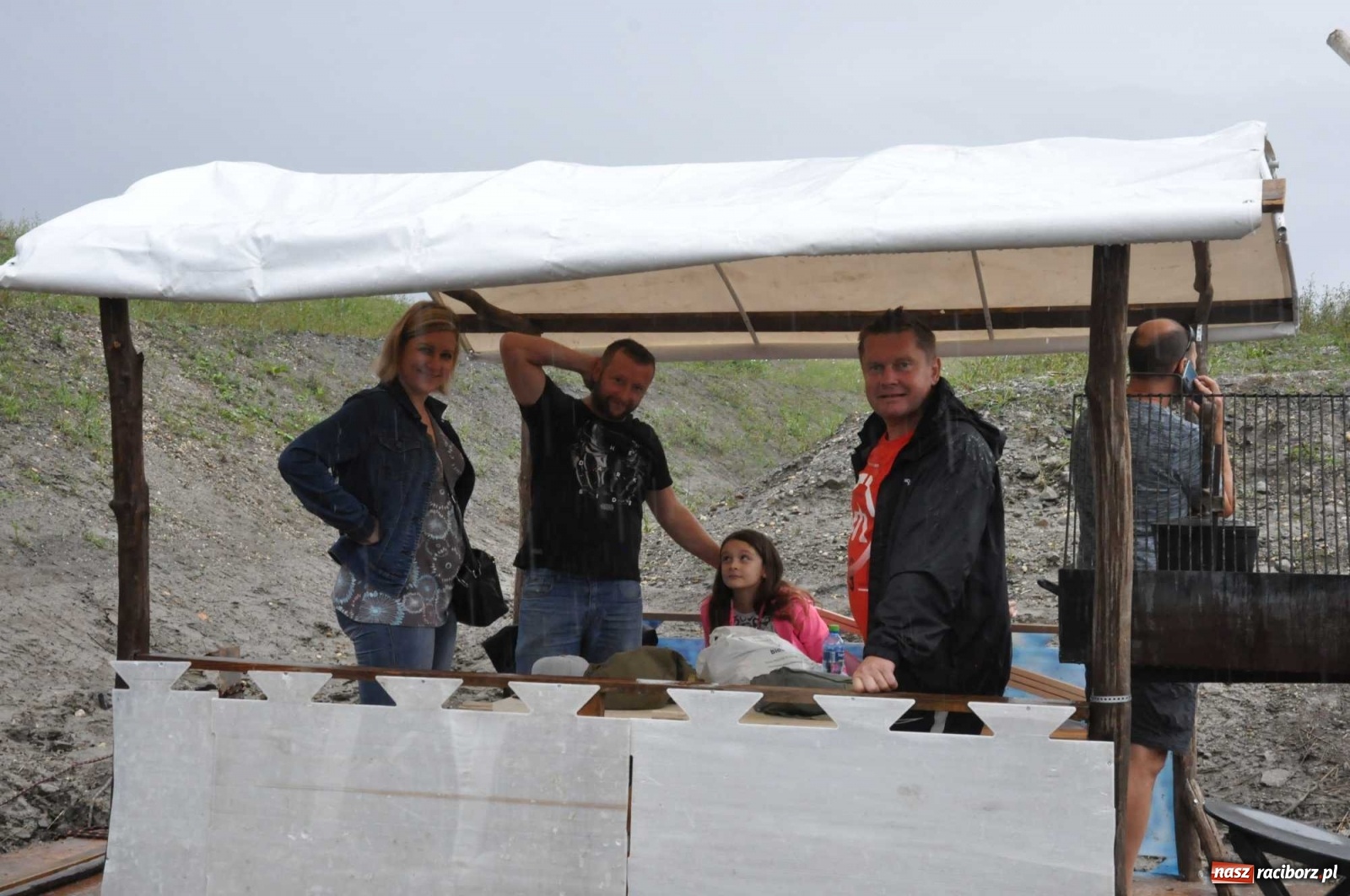 Zdjęcie w galerii na portalu naszraciborz.pl: Grill w polonezie, trumna i koronawirus. Pływadło 2020 [FOTO i WIDEO] wiadomości z regionu