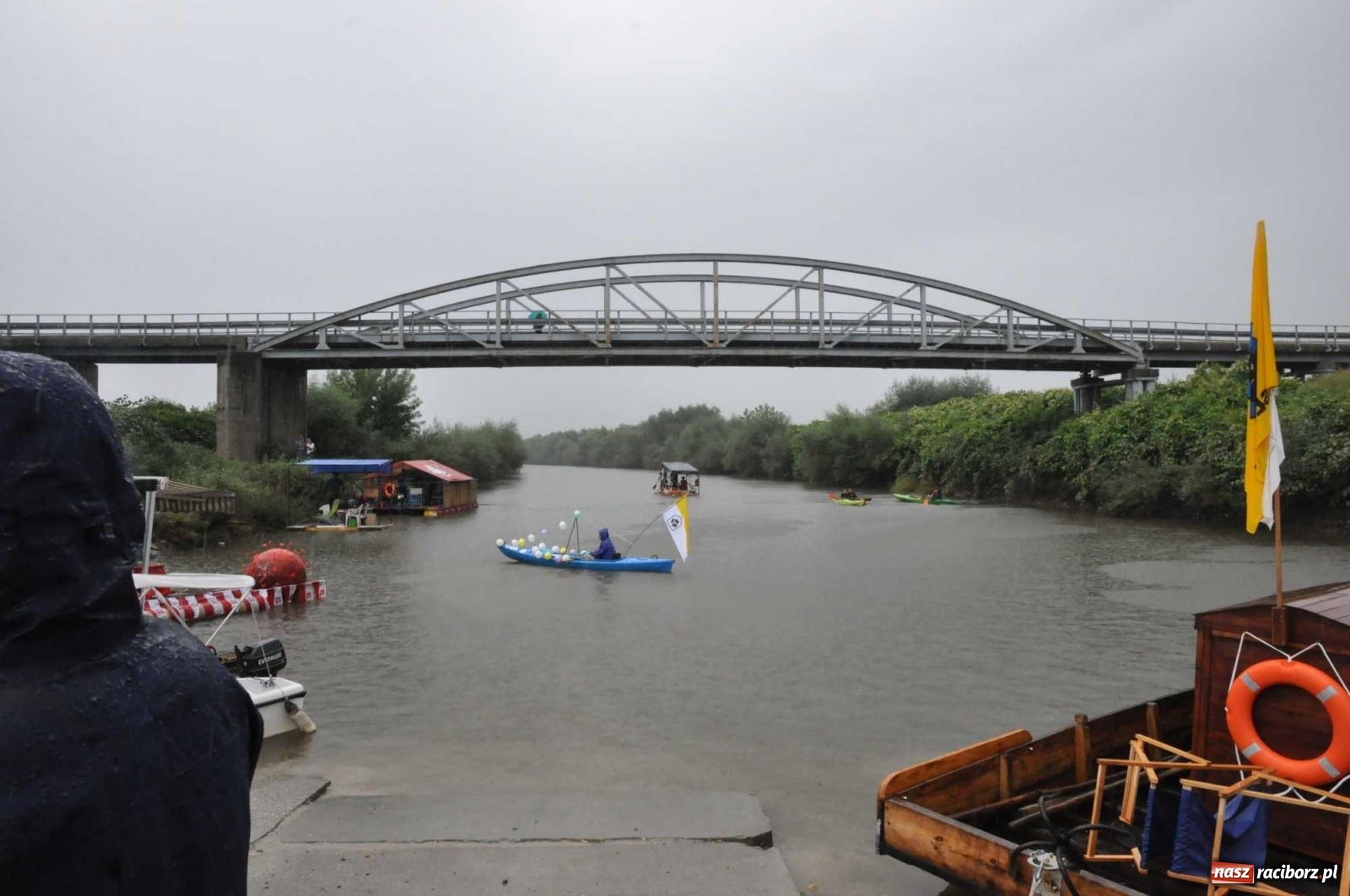 Zdjęcie w galerii na portalu naszraciborz.pl: Grill w polonezie, trumna i koronawirus. Pływadło 2020 [FOTO i WIDEO] wiadomości z regionu
