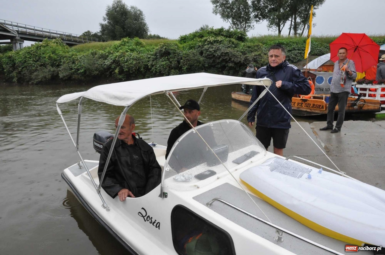 Zdjęcie w galerii na portalu naszraciborz.pl: Grill w polonezie, trumna i koronawirus. Pływadło 2020 [FOTO i WIDEO] wiadomości z regionu