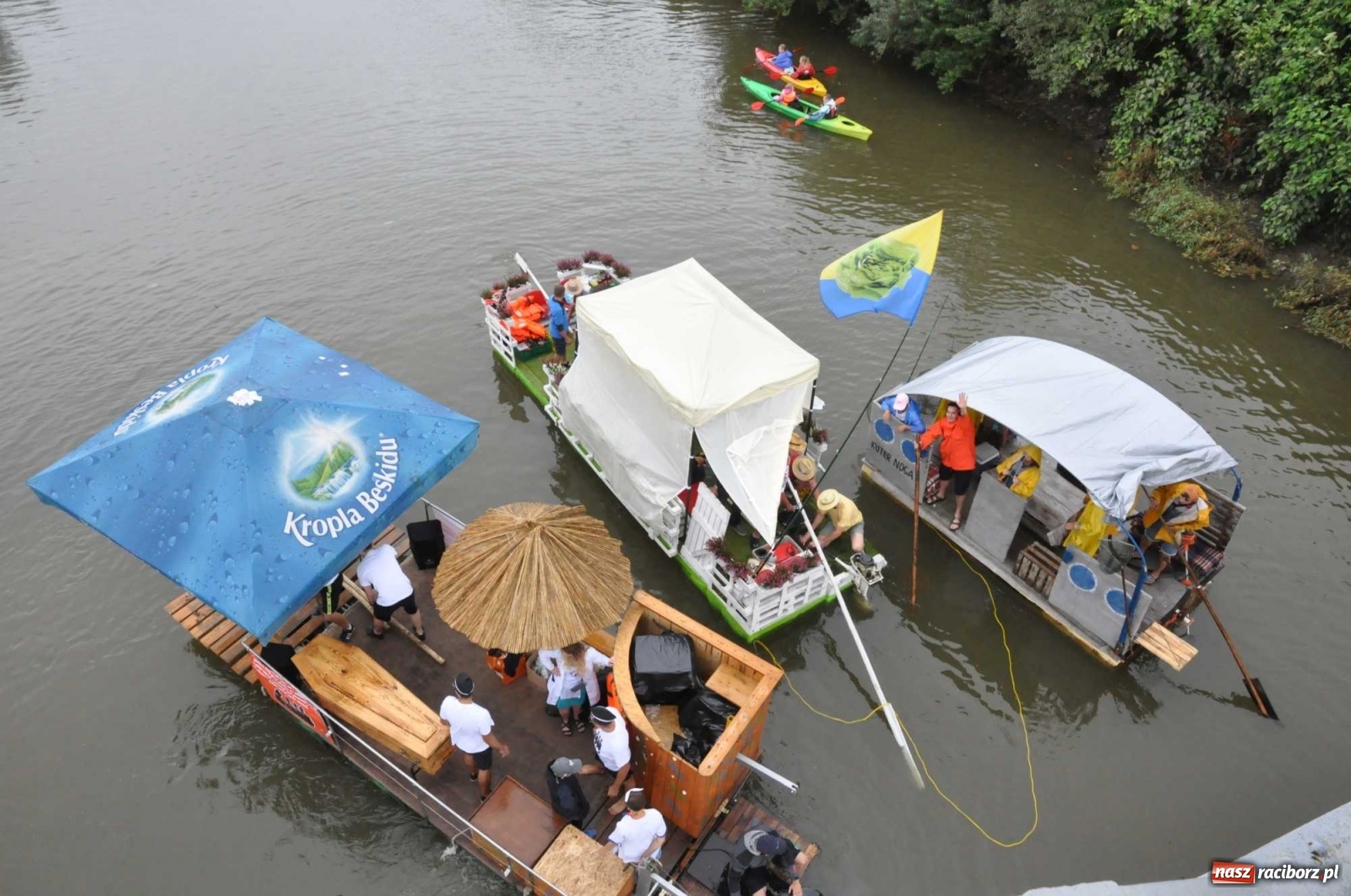 Zdjęcie w galerii na portalu naszraciborz.pl: Grill w polonezie, trumna i koronawirus. Pływadło 2020 [FOTO i WIDEO] wiadomości z regionu