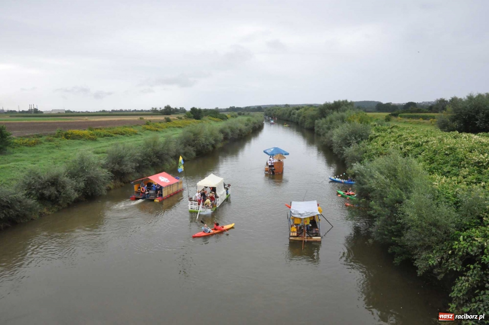 Zdjęcie w galerii na portalu naszraciborz.pl: Grill w polonezie, trumna i koronawirus. Pływadło 2020 [FOTO i WIDEO] wiadomości z regionu