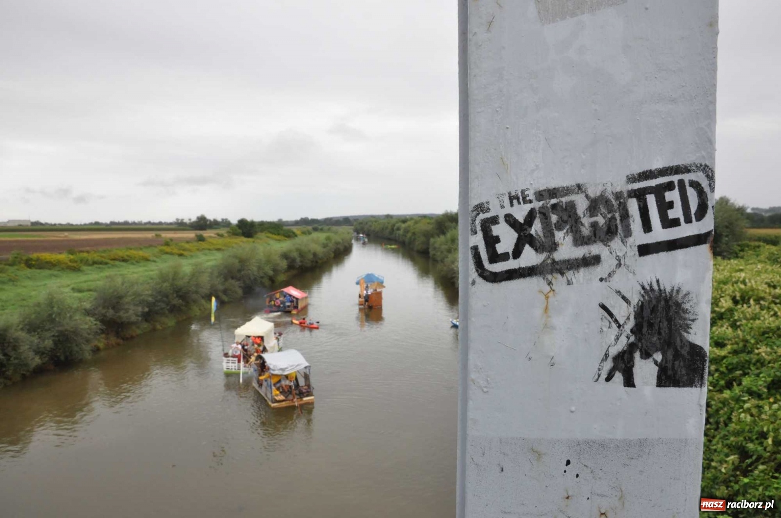 Zdjęcie w galerii na portalu naszraciborz.pl: Grill w polonezie, trumna i koronawirus. Pływadło 2020 [FOTO i WIDEO] wiadomości z regionu