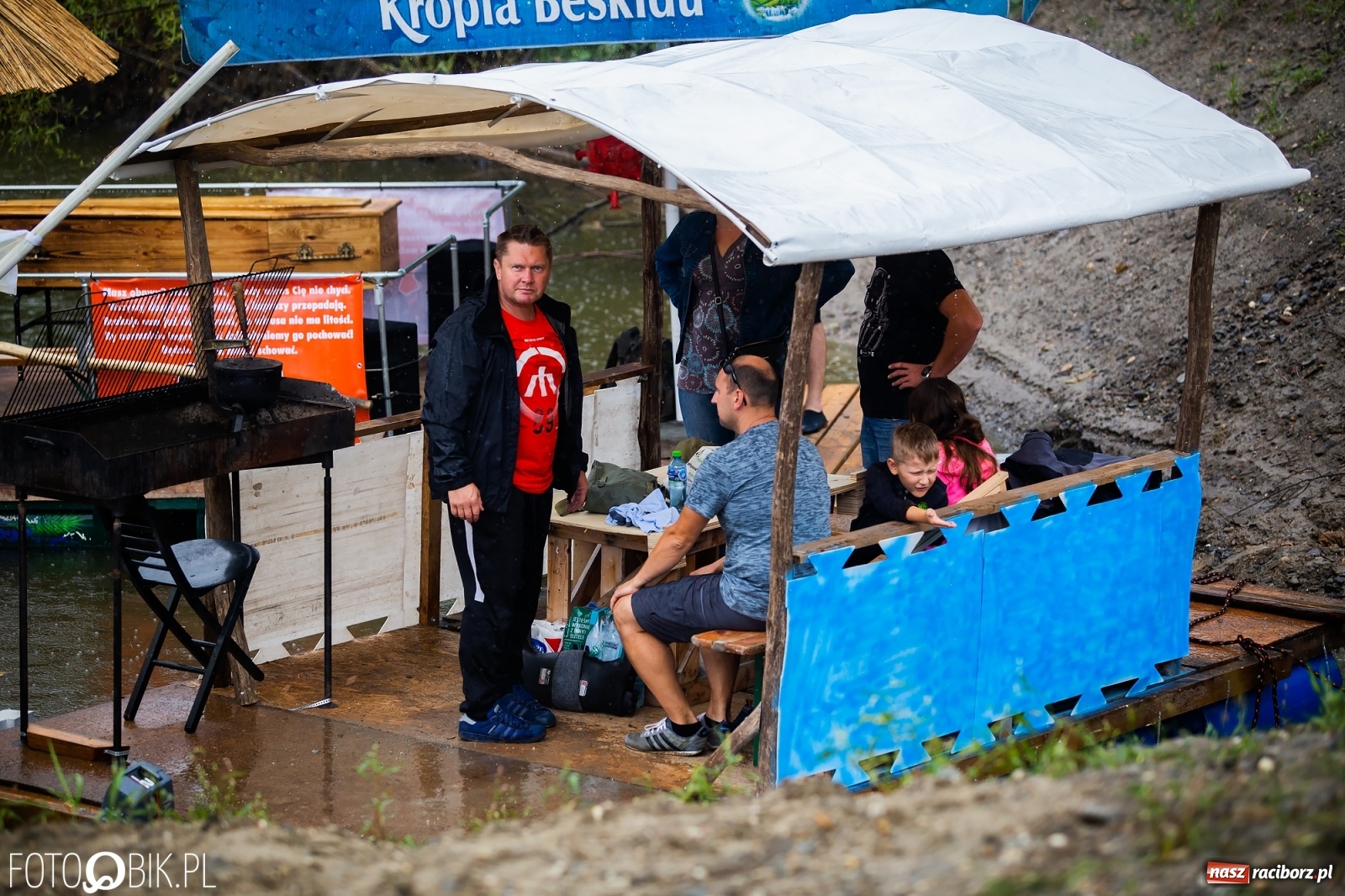 Zdjęcie w galerii na portalu naszraciborz.pl: Grill w polonezie, trumna i koronawirus. Pływadło 2020 [FOTO i WIDEO] wiadomości z regionu