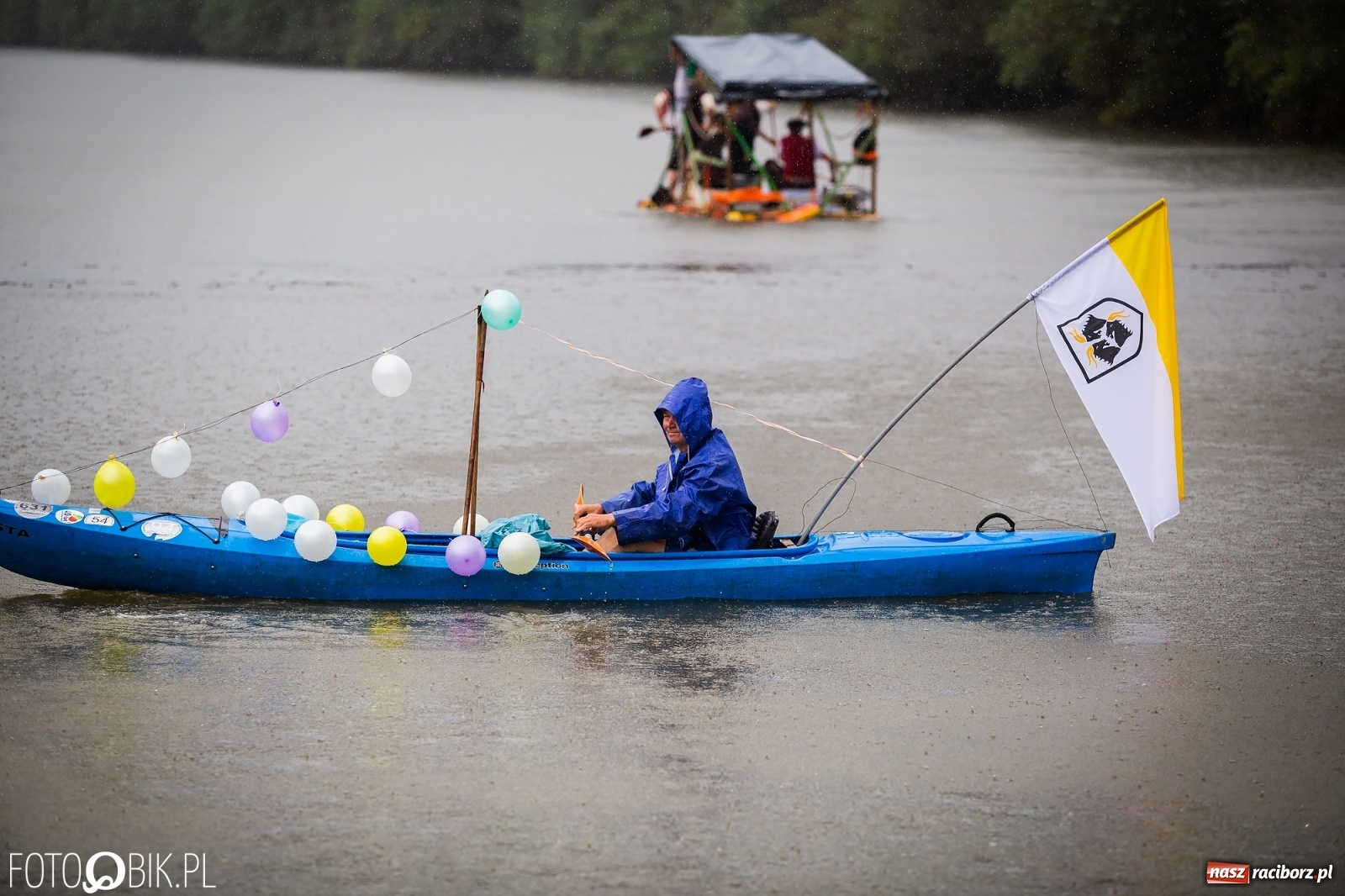 Zdjęcie w galerii na portalu naszraciborz.pl: Grill w polonezie, trumna i koronawirus. Pływadło 2020 [FOTO i WIDEO] wiadomości z regionu