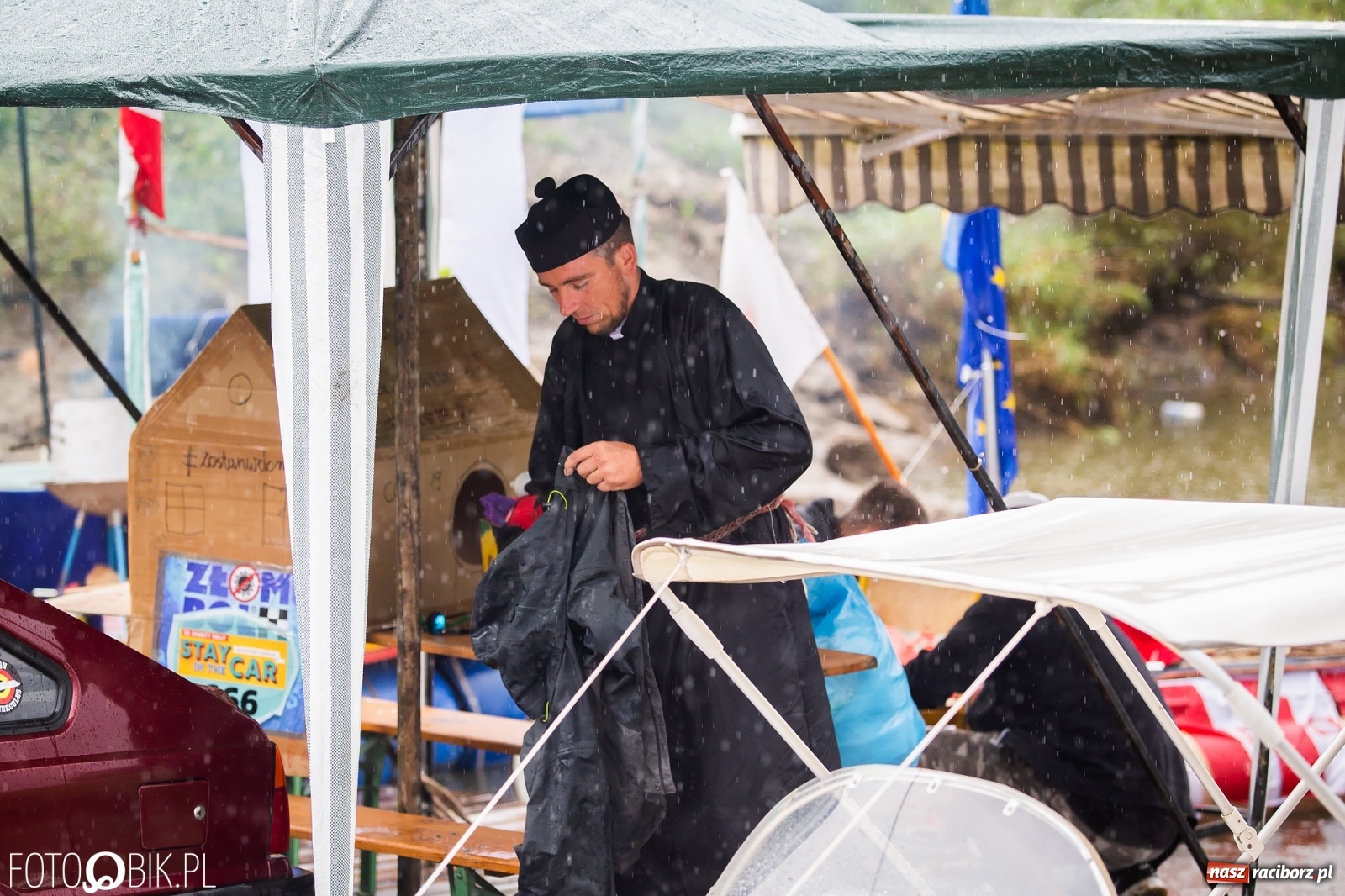 Zdjęcie w galerii na portalu naszraciborz.pl: Grill w polonezie, trumna i koronawirus. Pływadło 2020 [FOTO i WIDEO] wiadomości z regionu