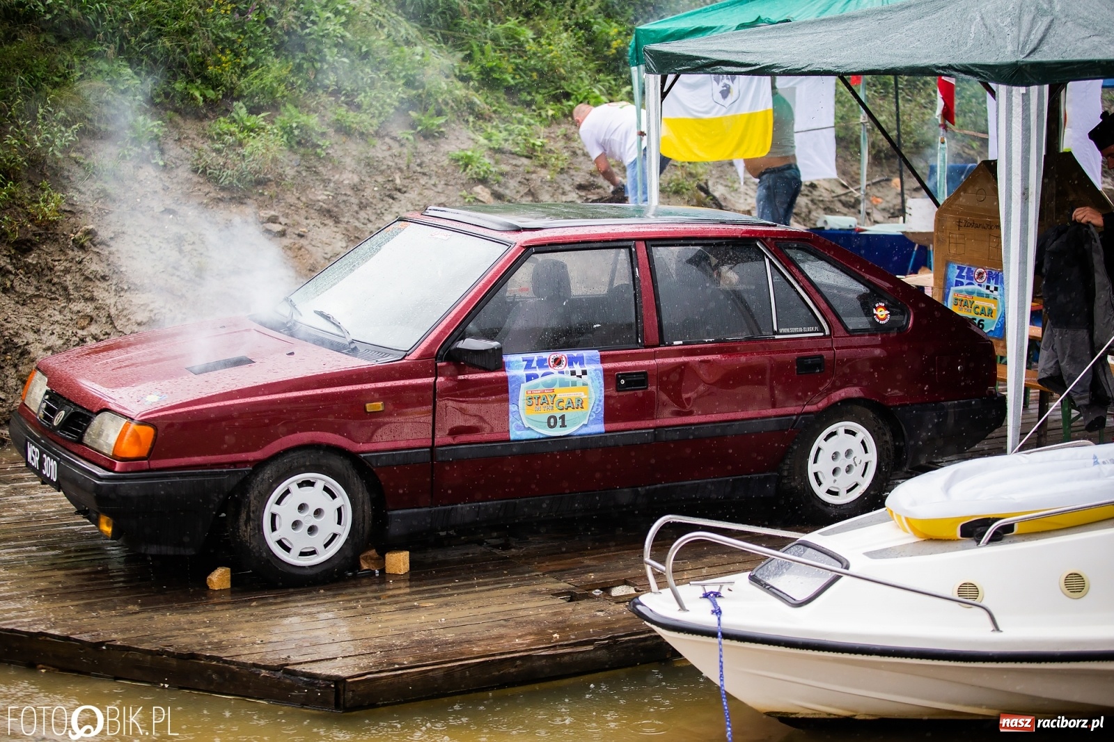 Zdjęcie w galerii na portalu naszraciborz.pl: Grill w polonezie, trumna i koronawirus. Pływadło 2020 [FOTO i WIDEO] wiadomości z regionu