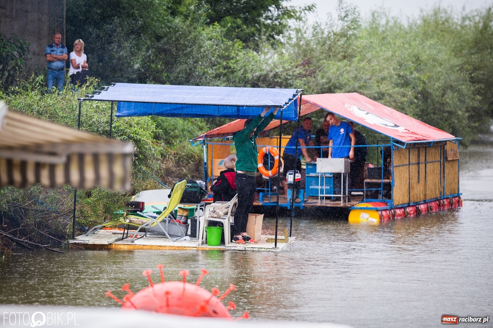 Zdjęcie w galerii na portalu naszraciborz.pl: Grill w polonezie, trumna i koronawirus. Pływadło 2020 [FOTO i WIDEO] wiadomości z regionu