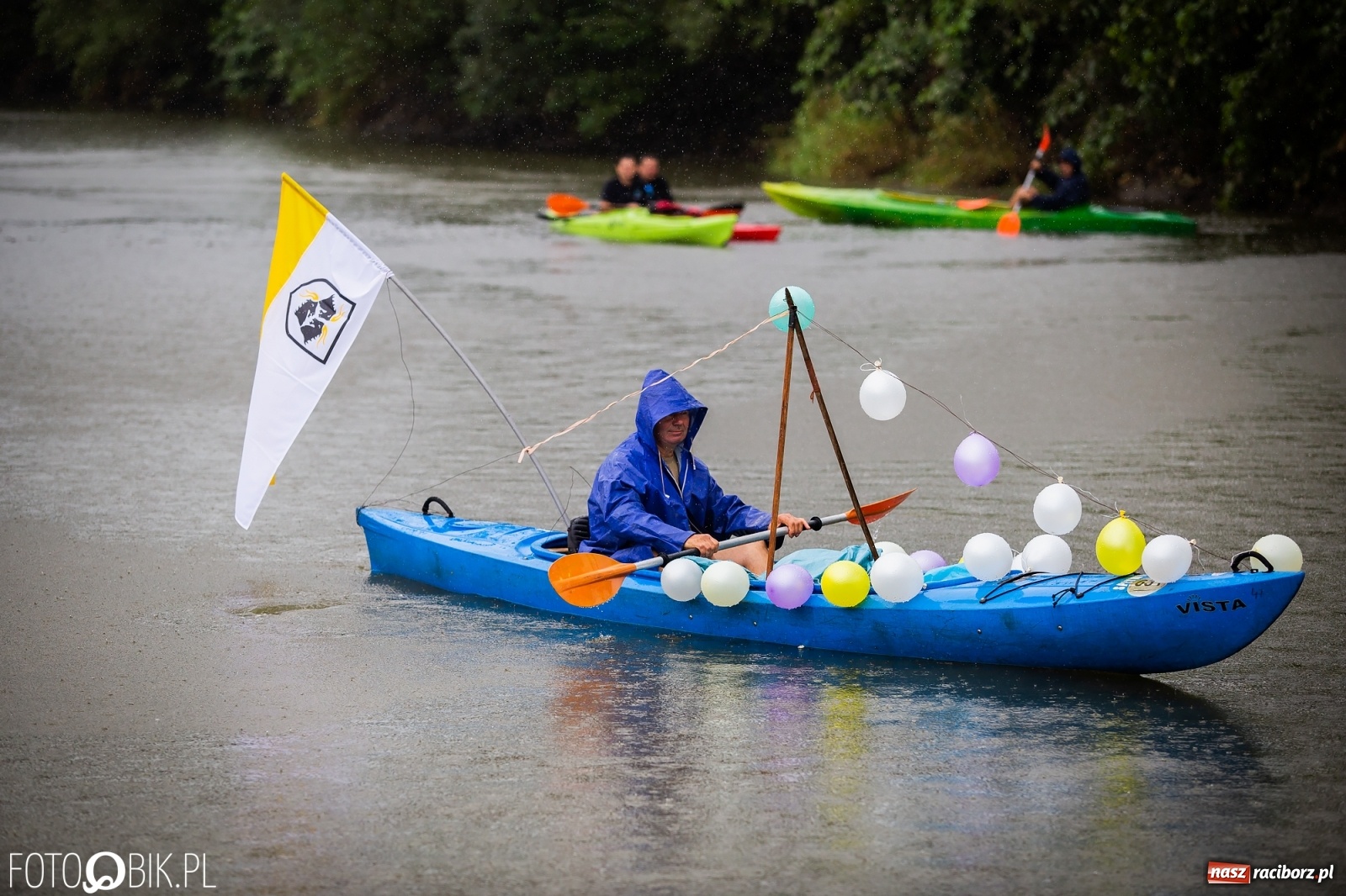 Zdjęcie w galerii na portalu naszraciborz.pl: Grill w polonezie, trumna i koronawirus. Pływadło 2020 [FOTO i WIDEO] wiadomości z regionu