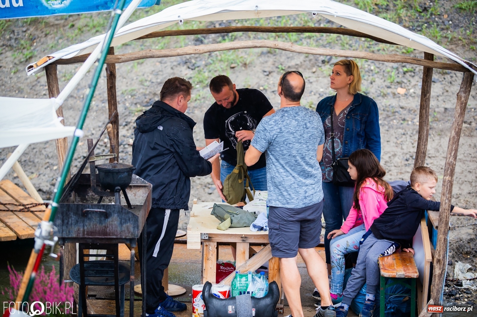 Zdjęcie w galerii na portalu naszraciborz.pl: Grill w polonezie, trumna i koronawirus. Pływadło 2020 [FOTO i WIDEO] wiadomości z regionu