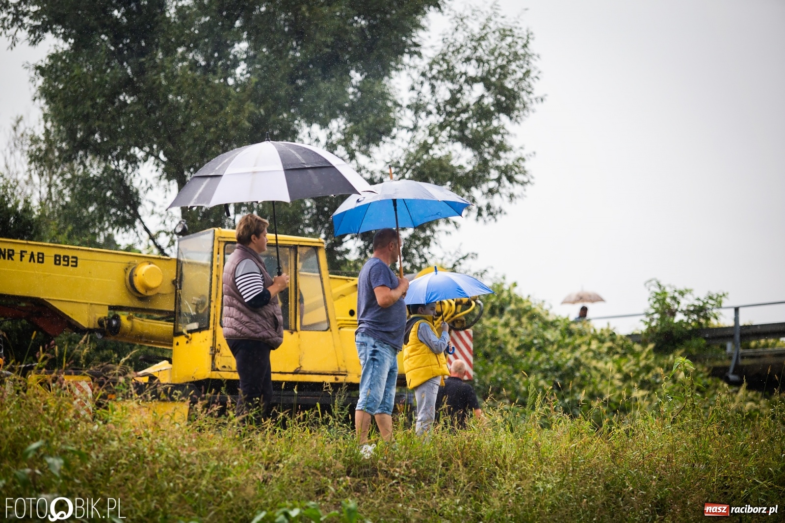 Zdjęcie w galerii na portalu naszraciborz.pl: Grill w polonezie, trumna i koronawirus. Pływadło 2020 [FOTO i WIDEO] wiadomości z regionu