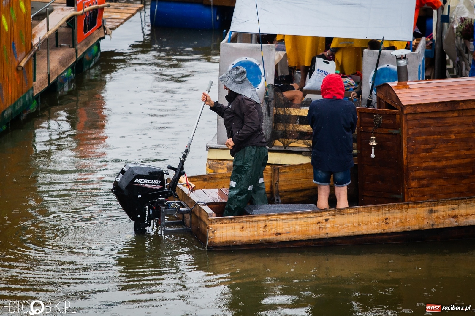 Zdjęcie w galerii na portalu naszraciborz.pl: Grill w polonezie, trumna i koronawirus. Pływadło 2020 [FOTO i WIDEO] wiadomości z regionu