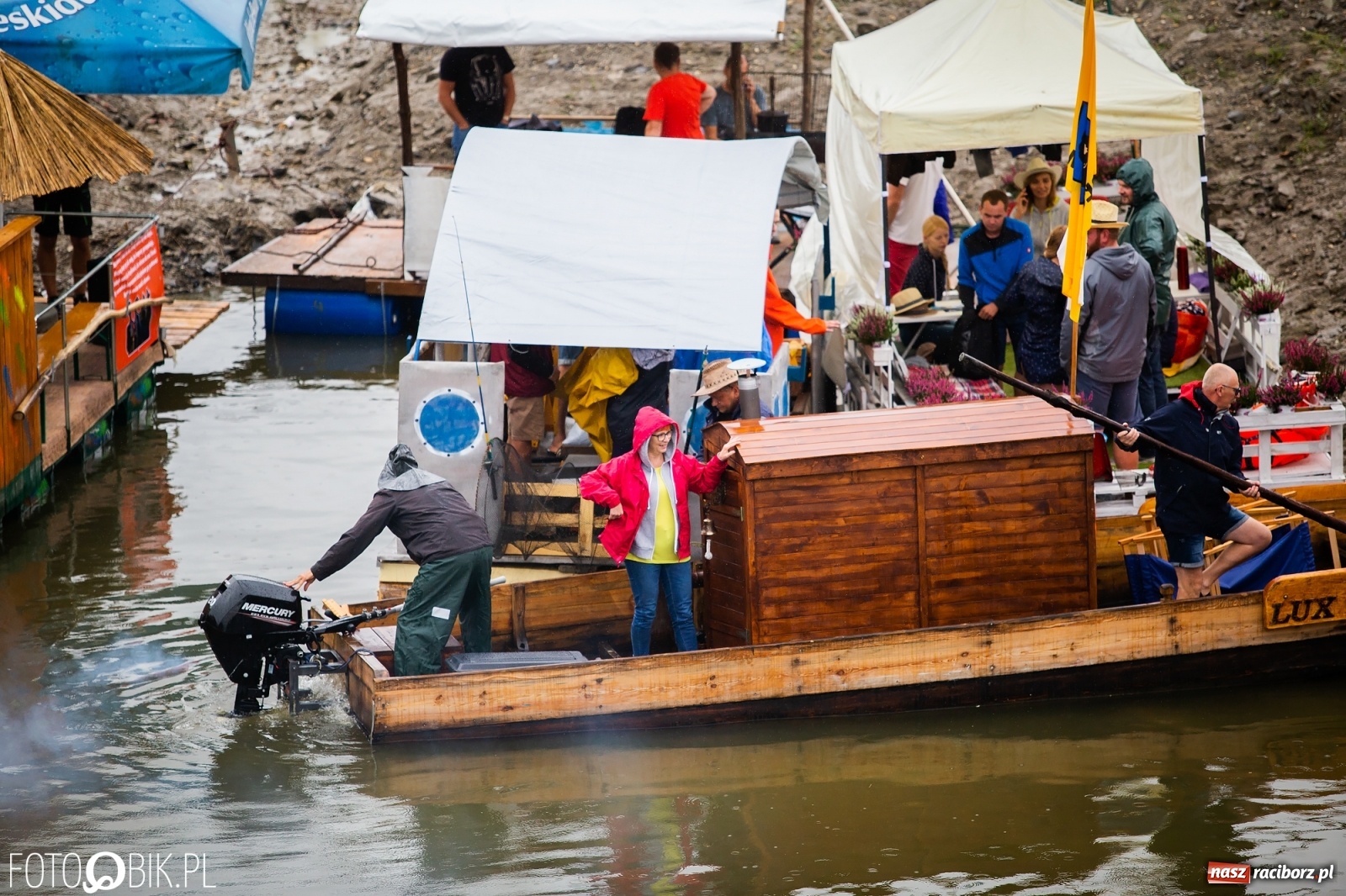 Zdjęcie w galerii na portalu naszraciborz.pl: Grill w polonezie, trumna i koronawirus. Pływadło 2020 [FOTO i WIDEO] wiadomości z regionu