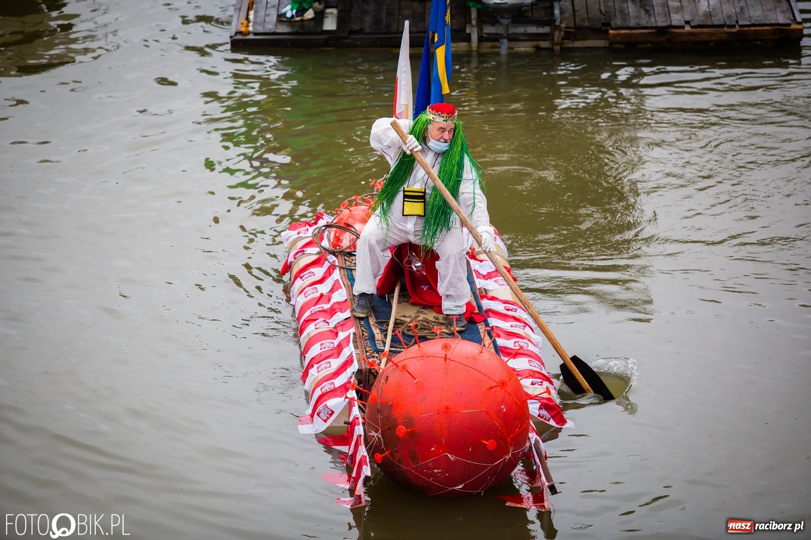 Zdjęcie w galerii na portalu naszraciborz.pl: Grill w polonezie, trumna i koronawirus. Pływadło 2020 [FOTO i WIDEO] wiadomości z regionu