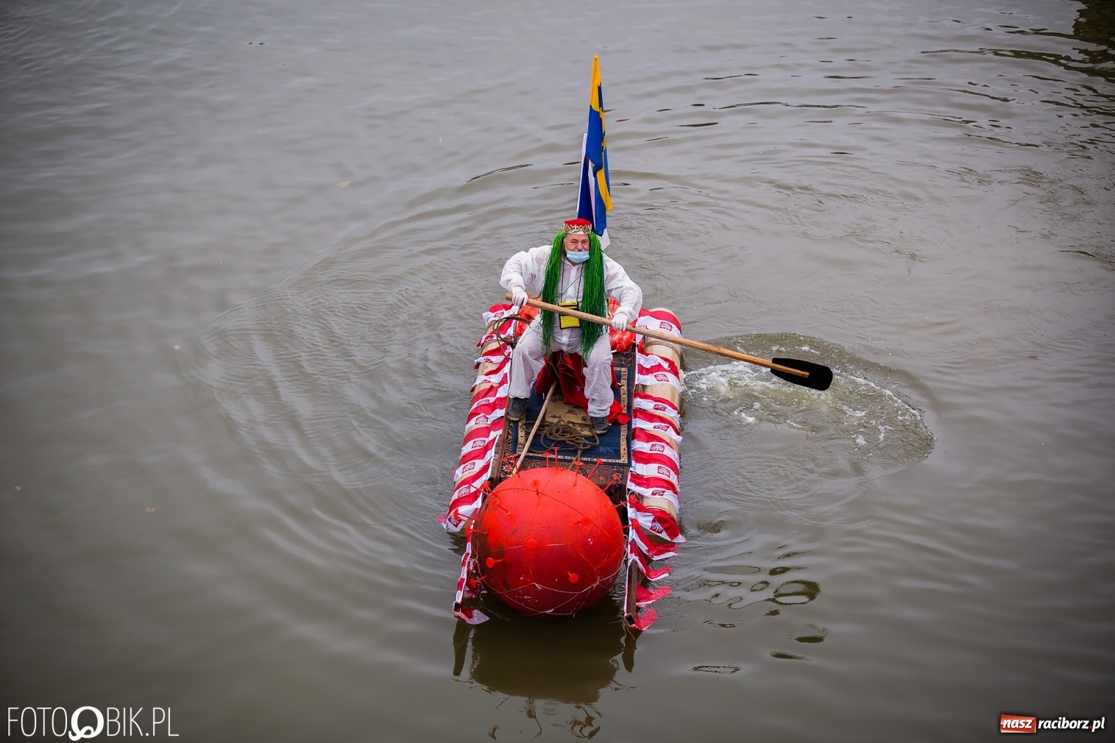 Zdjęcie w galerii na portalu naszraciborz.pl: Grill w polonezie, trumna i koronawirus. Pływadło 2020 [FOTO i WIDEO] wiadomości z regionu