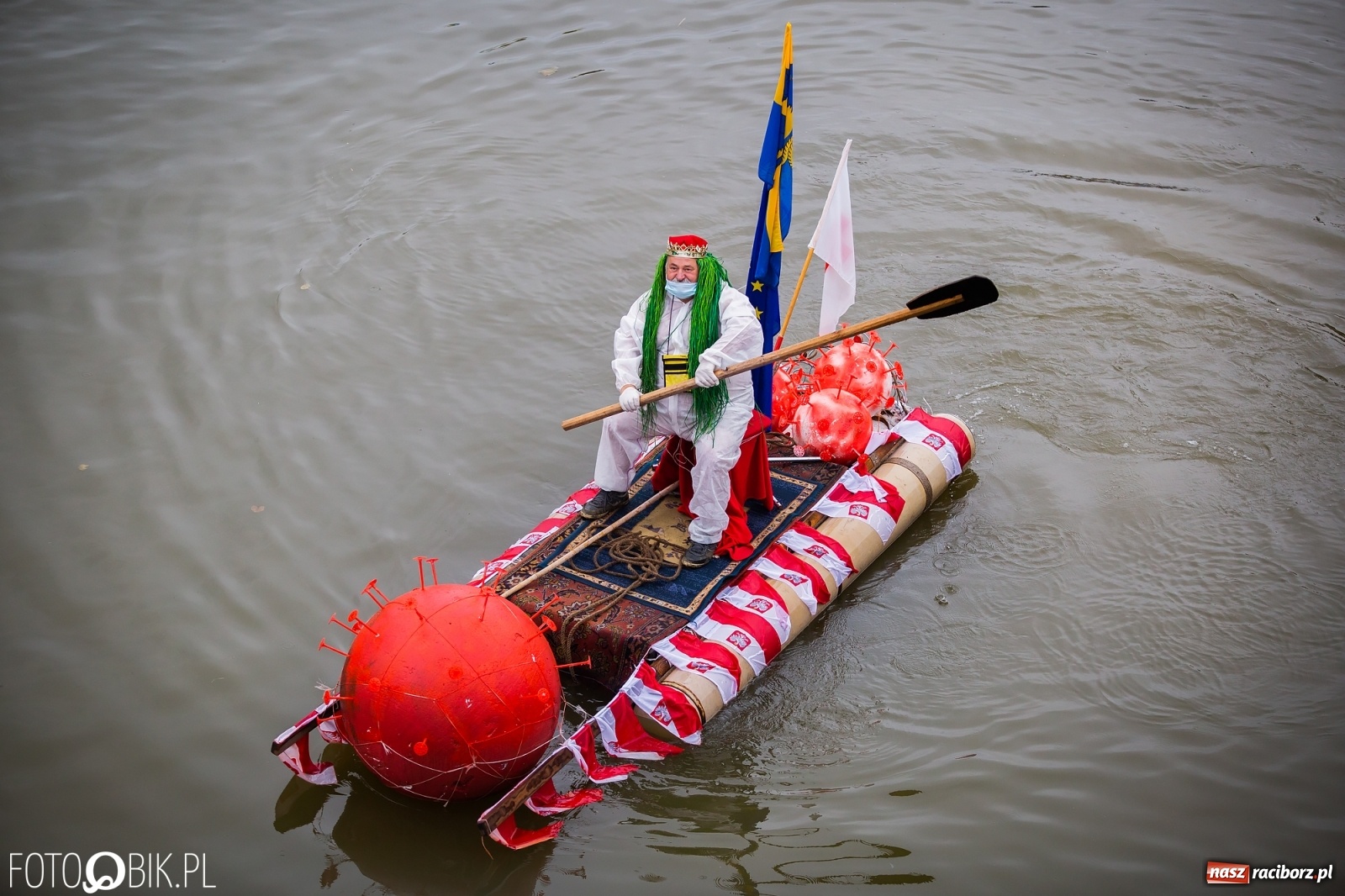 Zdjęcie w galerii na portalu naszraciborz.pl: Grill w polonezie, trumna i koronawirus. Pływadło 2020 [FOTO i WIDEO] wiadomości z regionu