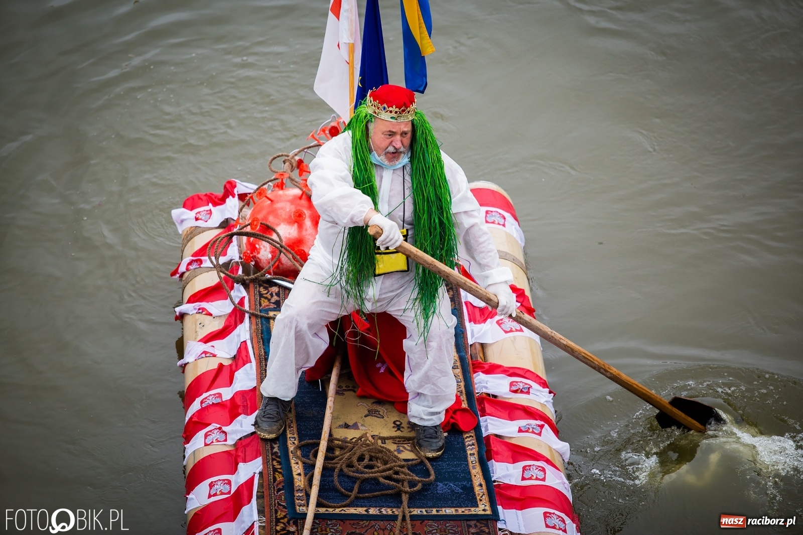 Zdjęcie w galerii na portalu naszraciborz.pl: Grill w polonezie, trumna i koronawirus. Pływadło 2020 [FOTO i WIDEO] wiadomości z regionu