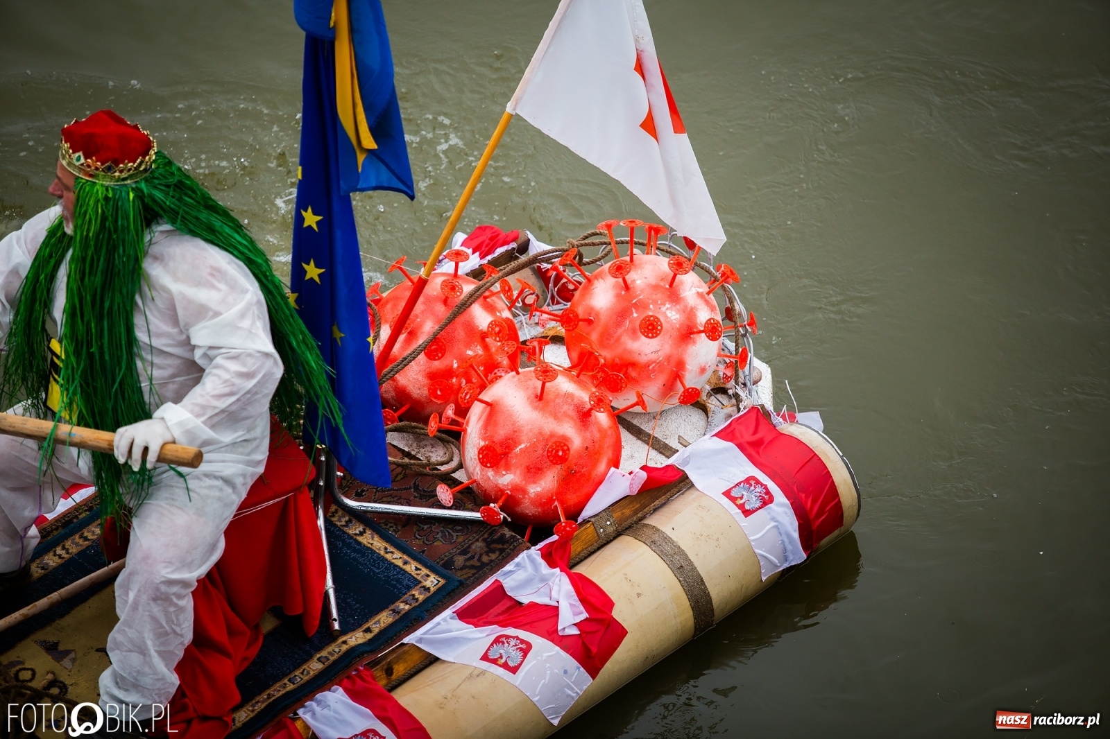 Zdjęcie w galerii na portalu naszraciborz.pl: Grill w polonezie, trumna i koronawirus. Pływadło 2020 [FOTO i WIDEO] wiadomości z regionu