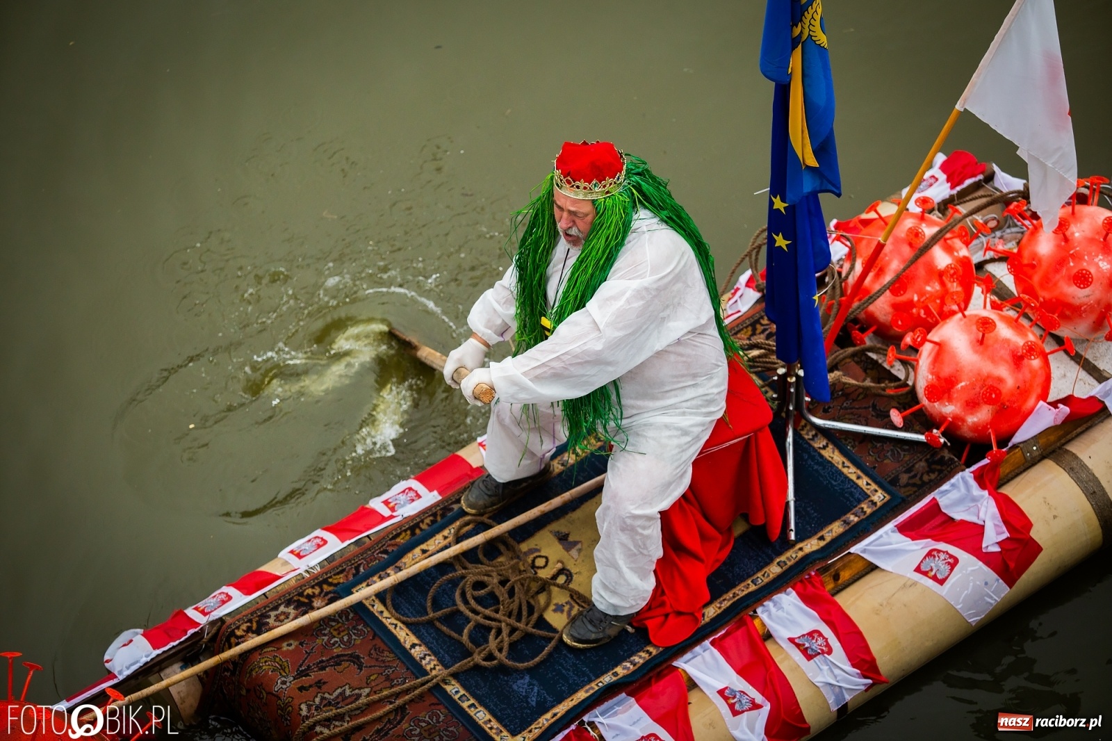 Zdjęcie w galerii na portalu naszraciborz.pl: Grill w polonezie, trumna i koronawirus. Pływadło 2020 [FOTO i WIDEO] wiadomości z regionu