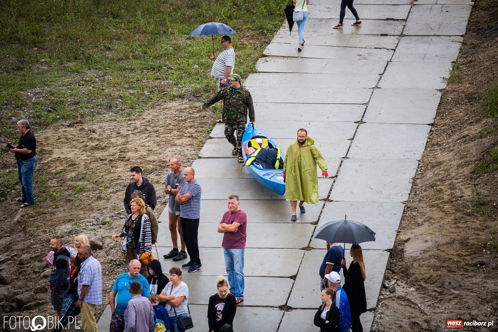 Zdjęcie w galerii na portalu naszraciborz.pl: Grill w polonezie, trumna i koronawirus. Pływadło 2020 [FOTO i WIDEO] wiadomości z regionu