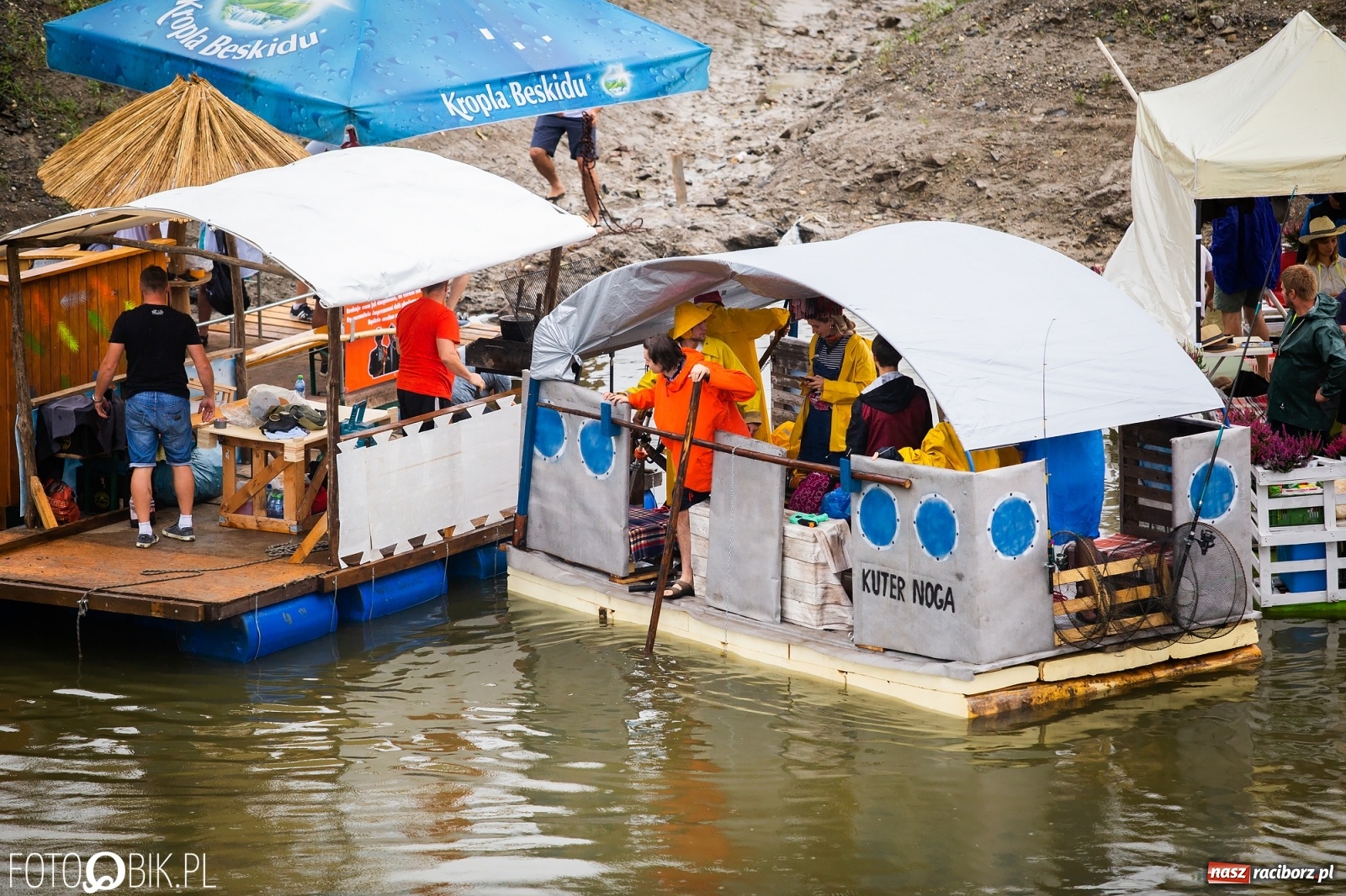 Zdjęcie w galerii na portalu naszraciborz.pl: Grill w polonezie, trumna i koronawirus. Pływadło 2020 [FOTO i WIDEO] wiadomości z regionu