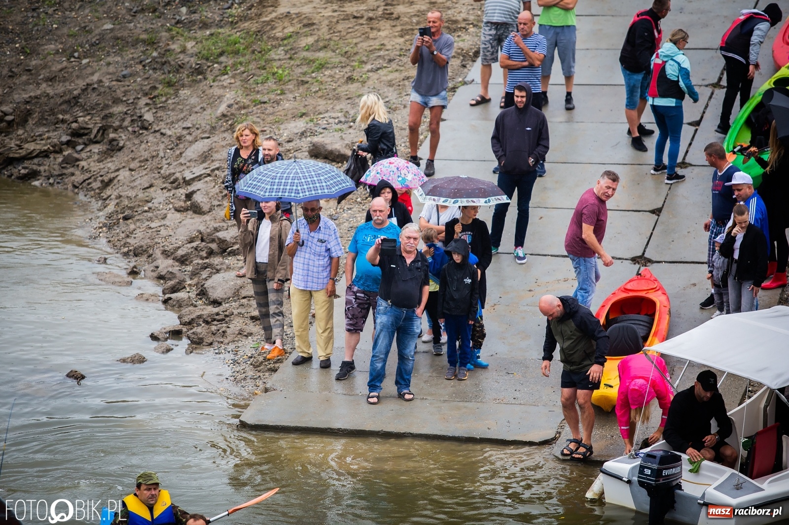 Zdjęcie w galerii na portalu naszraciborz.pl: Grill w polonezie, trumna i koronawirus. Pływadło 2020 [FOTO i WIDEO] wiadomości z regionu