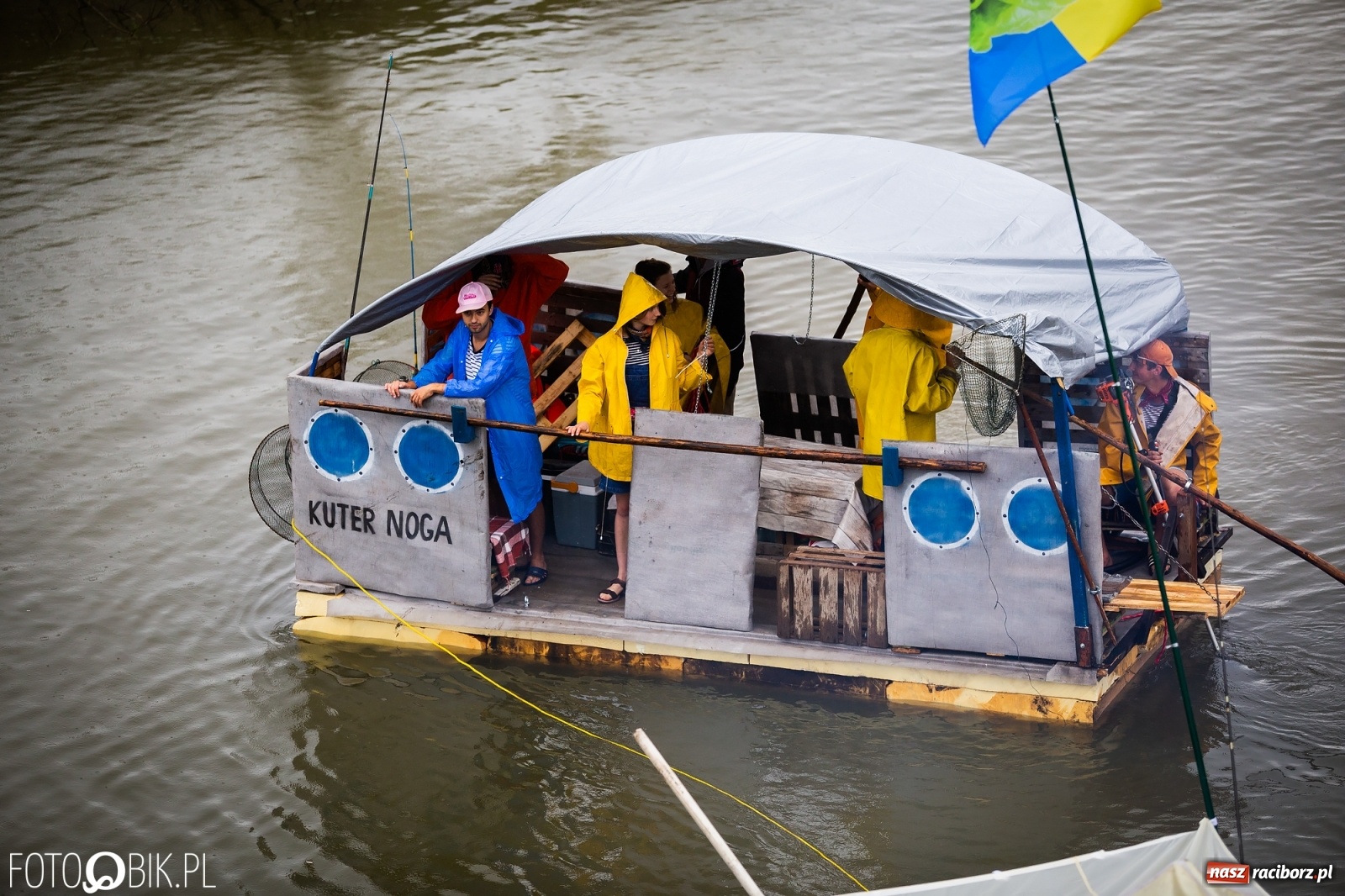 Zdjęcie w galerii na portalu naszraciborz.pl: Grill w polonezie, trumna i koronawirus. Pływadło 2020 [FOTO i WIDEO] wiadomości z regionu