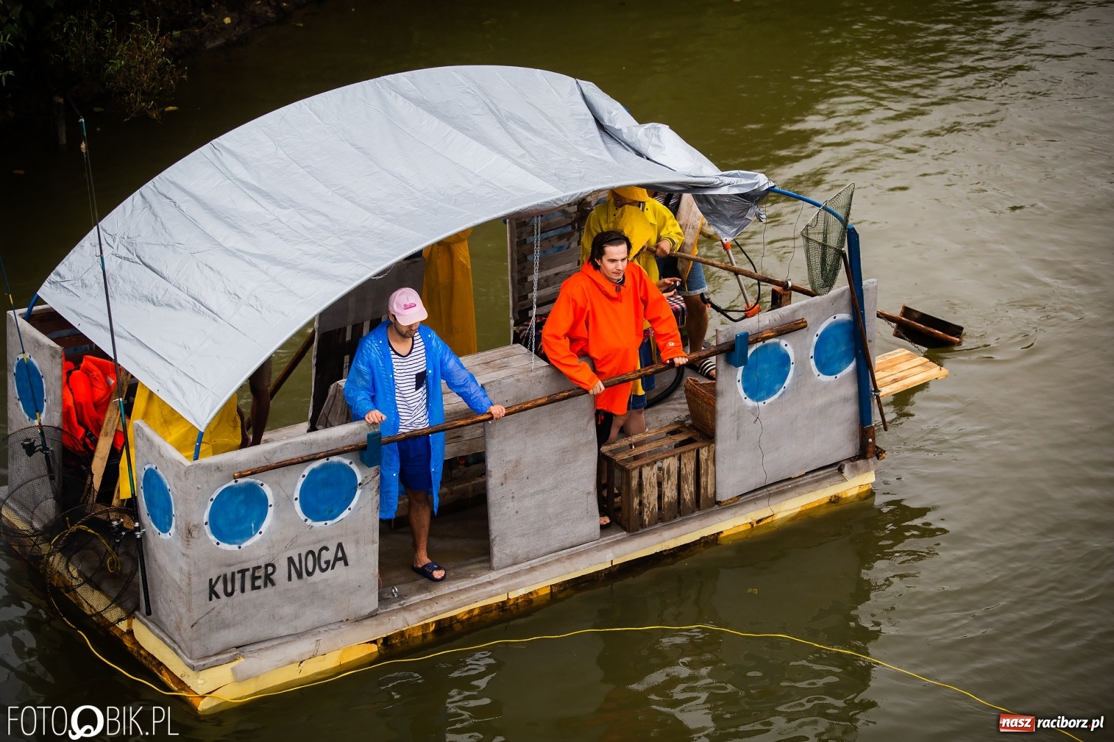 Zdjęcie w galerii na portalu naszraciborz.pl: Grill w polonezie, trumna i koronawirus. Pływadło 2020 [FOTO i WIDEO] wiadomości z regionu