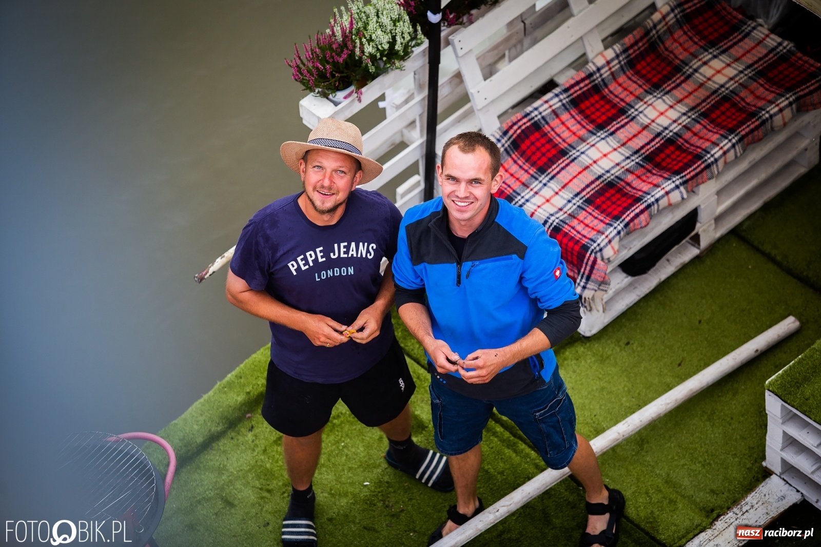 Zdjęcie w galerii na portalu naszraciborz.pl: Grill w polonezie, trumna i koronawirus. Pływadło 2020 [FOTO i WIDEO] wiadomości z regionu