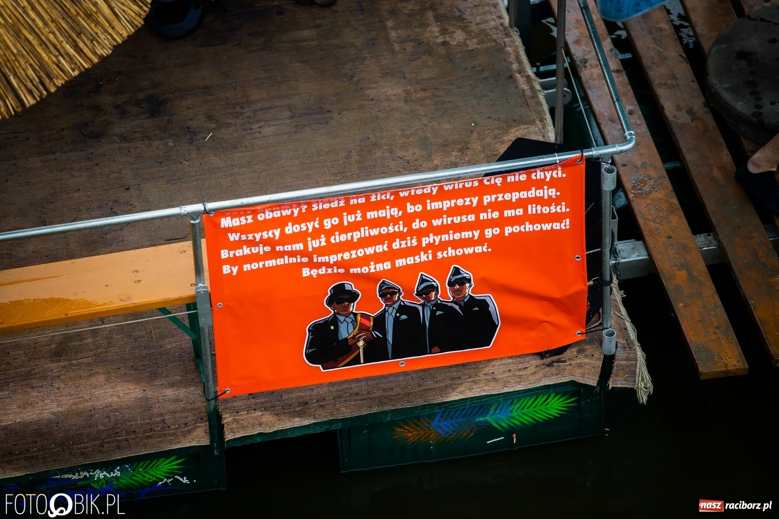 Zdjęcie w galerii na portalu naszraciborz.pl: Grill w polonezie, trumna i koronawirus. Pływadło 2020 [FOTO i WIDEO] wiadomości z regionu