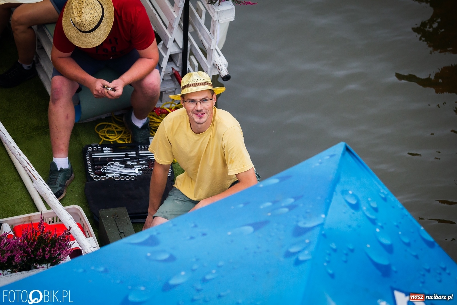 Zdjęcie w galerii na portalu naszraciborz.pl: Grill w polonezie, trumna i koronawirus. Pływadło 2020 [FOTO i WIDEO] wiadomości z regionu